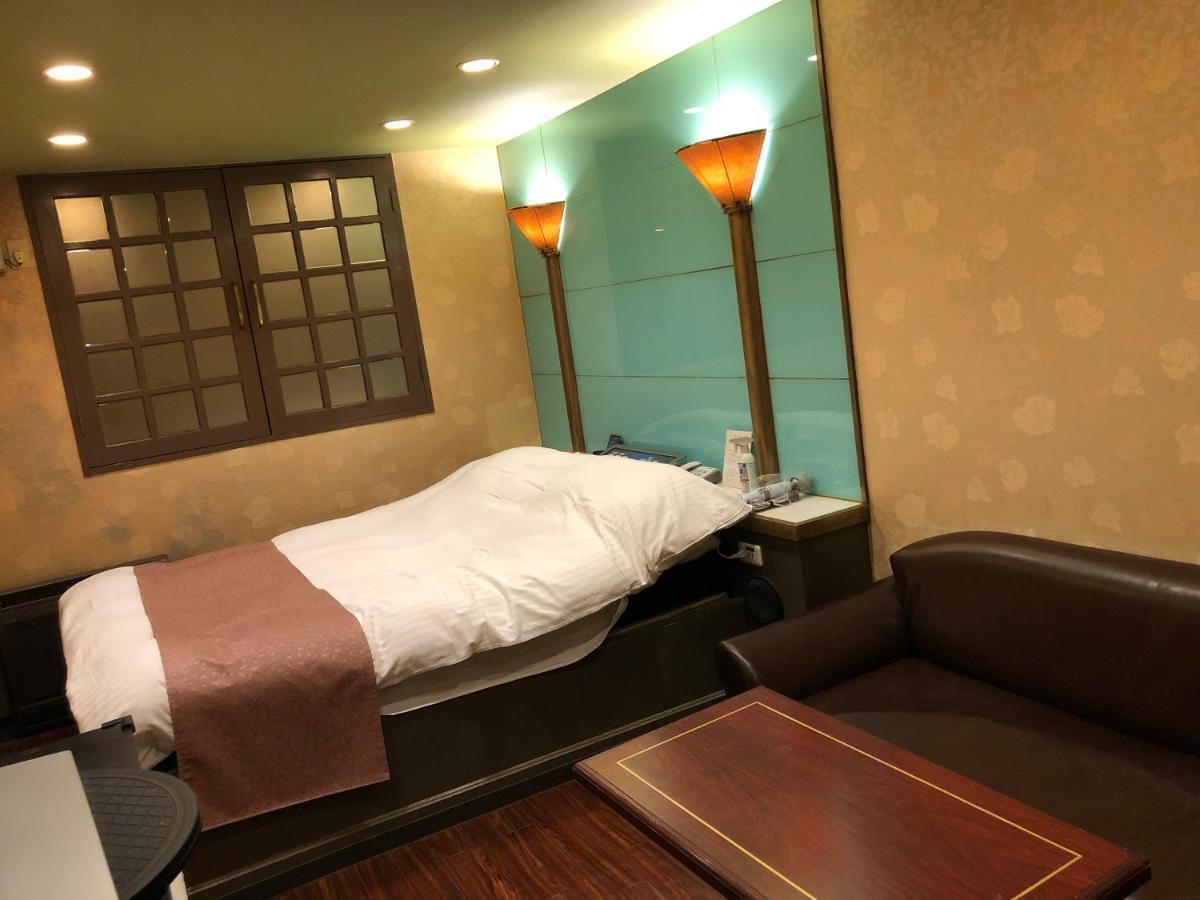 Hotel Chapel Story Sakaihigashi  Sakai  Bagian luar foto
