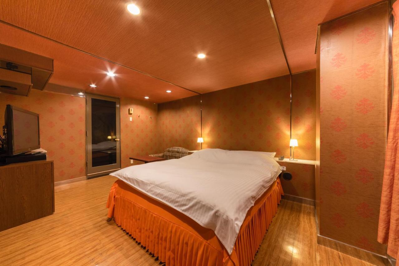 Hotel Chapel Story Sakaihigashi  Sakai  Bagian luar foto