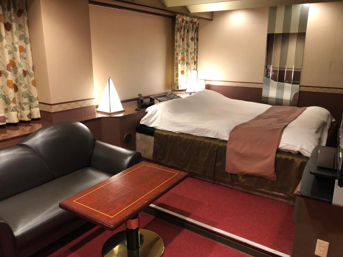 Hotel Chapel Story Sakaihigashi  Sakai  Bagian luar foto