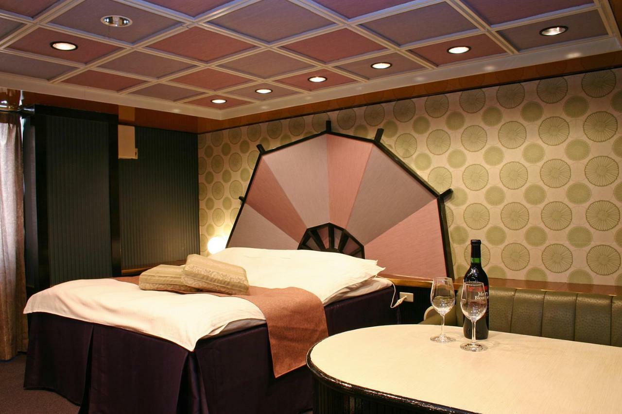 Hotel Chapel Story Sakaihigashi  Sakai  Bagian luar foto