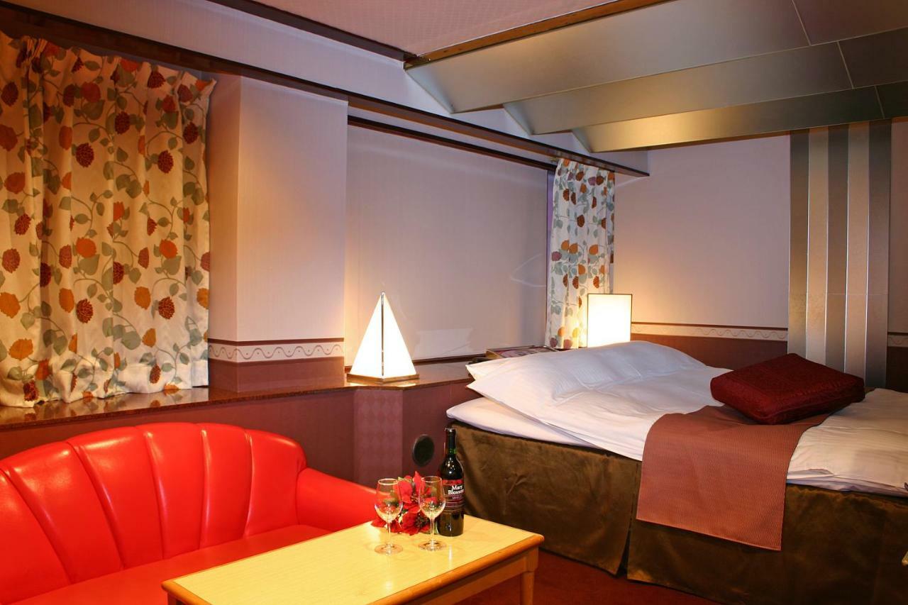 Hotel Chapel Story Sakaihigashi  Sakai  Bagian luar foto
