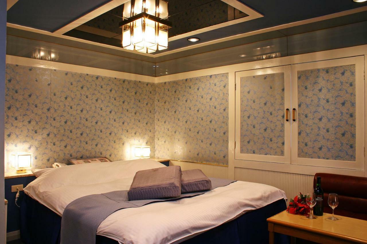 Hotel Chapel Story Sakaihigashi  Sakai  Bagian luar foto