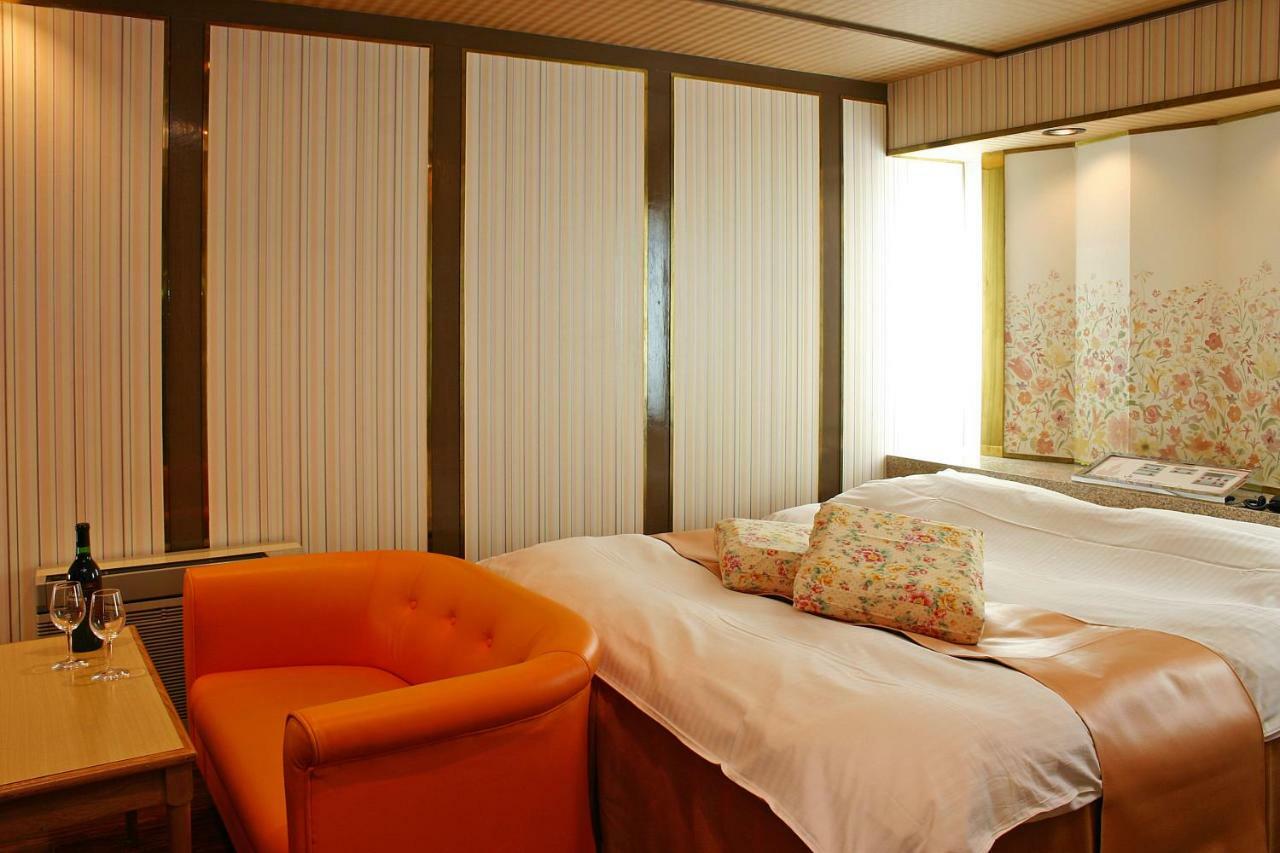 Hotel Chapel Story Sakaihigashi  Sakai  Bagian luar foto